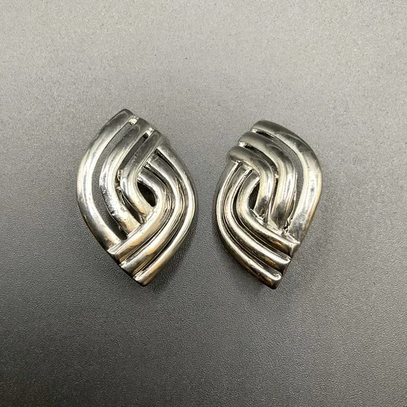 Vintage Silver Tone Clip On Earrings - Picture 1 of 3